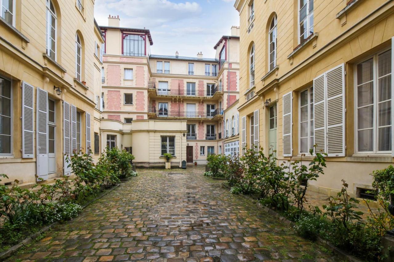 Studio Des Carrosses - Welkeys Lägenhet Versailles Exteriör bild